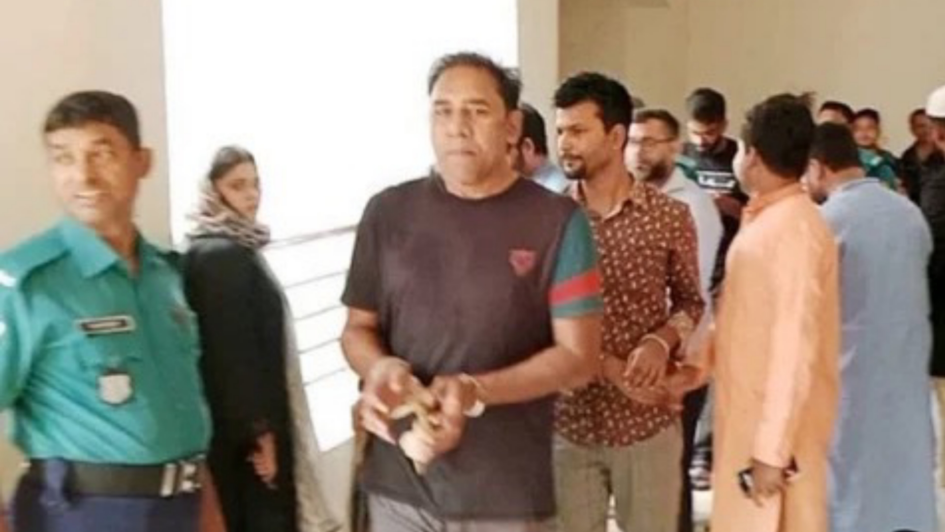 নেত্রকোনার এজিএমসহ পল্লী বিদ্যৎ সমিতির ৬ কর্মকর্তা রিমান্ডে