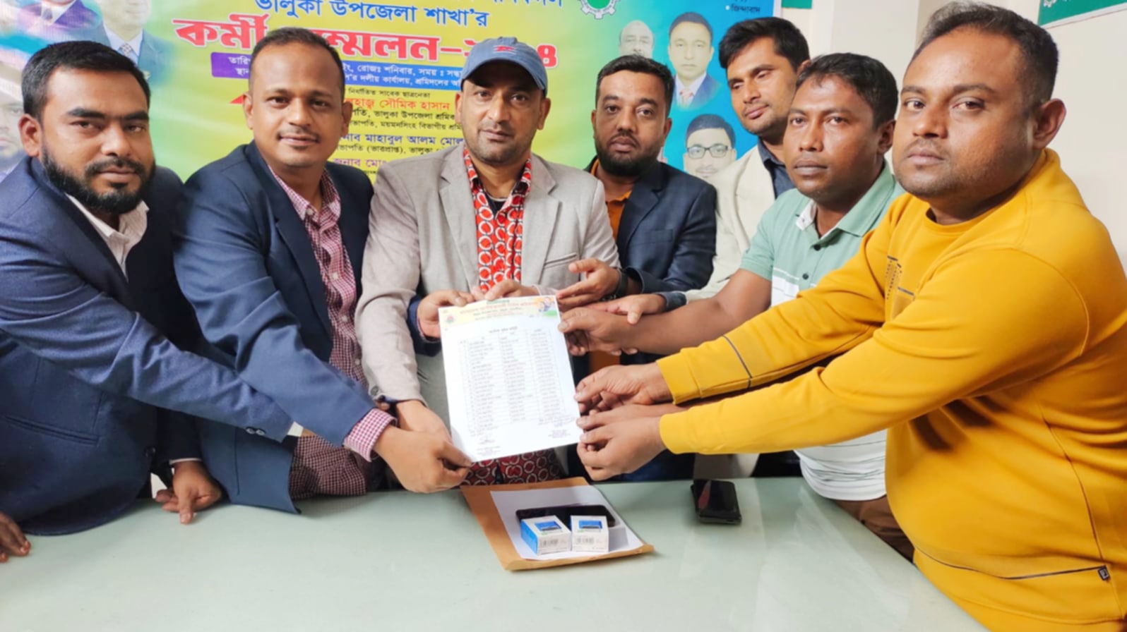 ভালুকায় বাংলাদেশ জাতীয়তাবাদী নির্মাণ শ্রমিকদলের কমিটি অনুমোদন সভাপতি আরিফ মোল্লা সাধারন সম্পাদক আল-আমিন শেখ