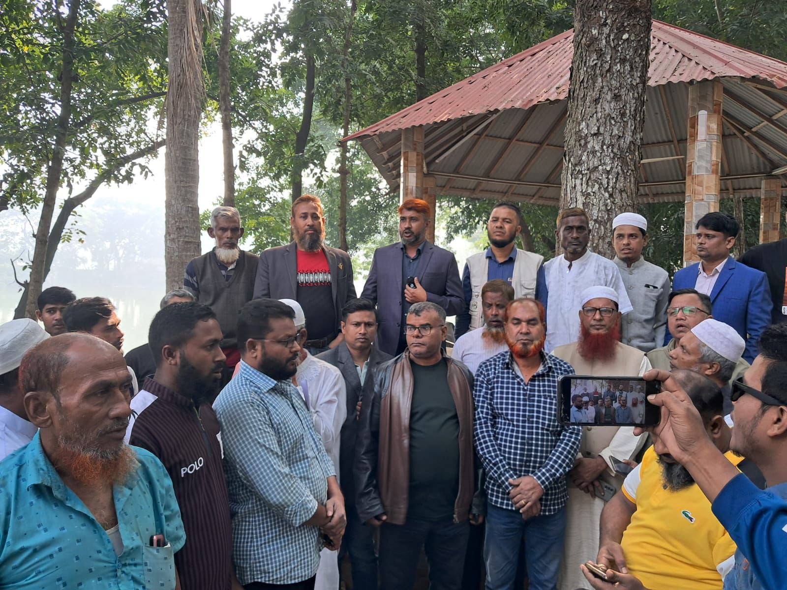 নগরকান্দায় সরকারি প্রণোদনার পেঁয়াজের বীজ বপন করে চাষীরা ক্ষতিগ্রস্ত, কৃষকদের বিক্ষোভ
