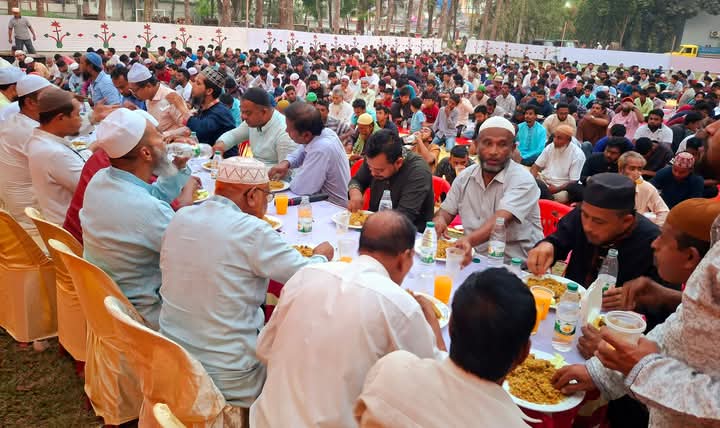 ফেনী দাগনভুঞা আতাতুক স্কুলের মাঠে বিএনপির ইফতার ও দোয়া মাহফিল অনুষ্ঠিত