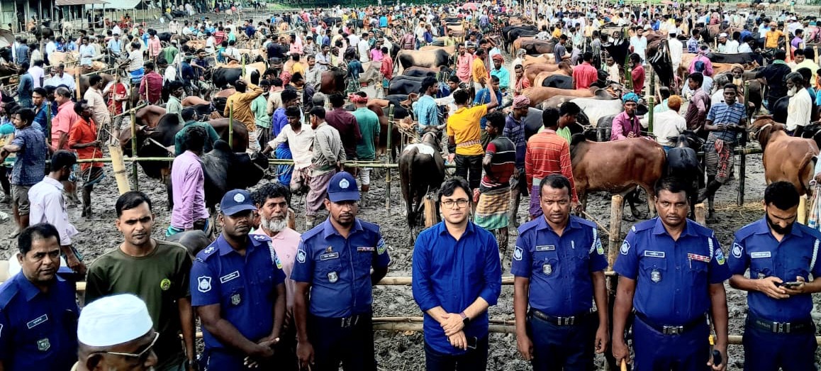 সিন্ডিকেটের হাত থেকে রক্ষা পেলো পশুর হাট, বেড়েছে রাজস্ব আয়