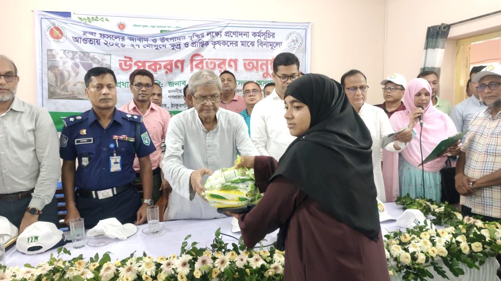 ঠাকুরগাঁওয়ে ১৯০ তুলাচাষির প্রণোদনা, আবাদ বাড়াতে তুলা উন্নয়ন বোর্ডের উদ্যোগ