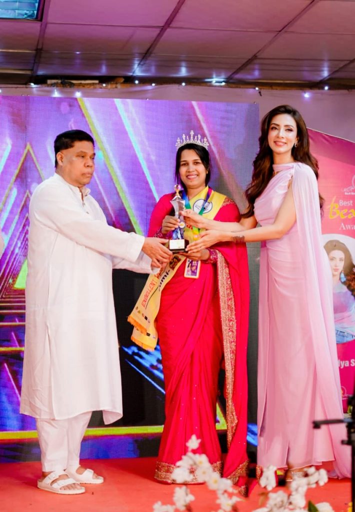 উত্তরবঙ্গের টপ ওয়ানে স্থান পেয়েছেন মুগ্ধ বিউটি মেকওভার