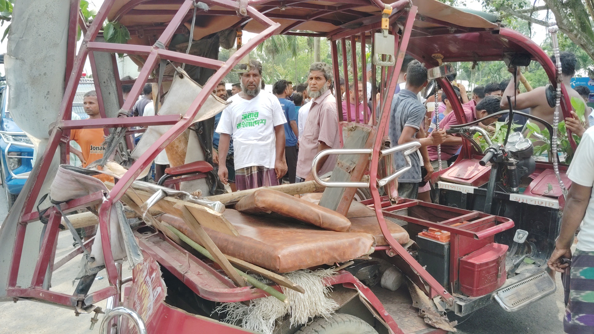 ঠাকুরগাঁওয়ে ট্রাক-অটোরিকশা সংঘর্ষে ৫ শিক্ষার্থীসহ আহত ৬, মহাসড়ক অবরোধ