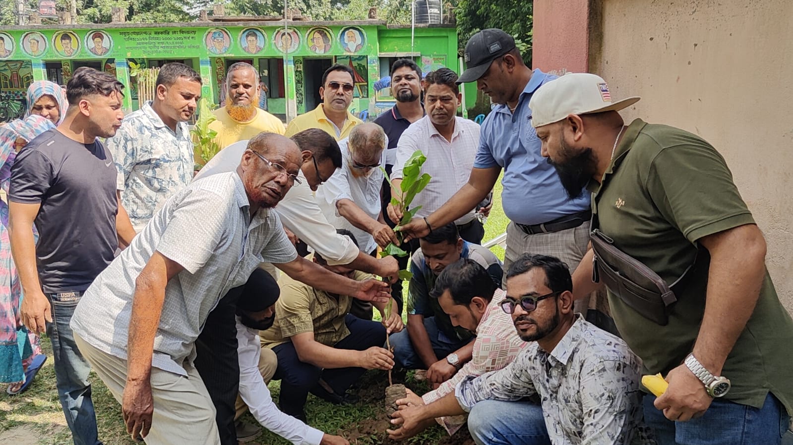 পাঁচ বছরে ২৫ কোটি বৃক্ষরোপণ কর্মসূচি’র অংশ হিসেবে ঠাকুরগাঁওয়ে বৃক্ষরোপণ কর্মসূচি পালন