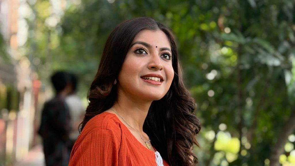 অভিষেকের দেড় বছরেই আলোচনায় সাদনিমা বিনতে নোমান
