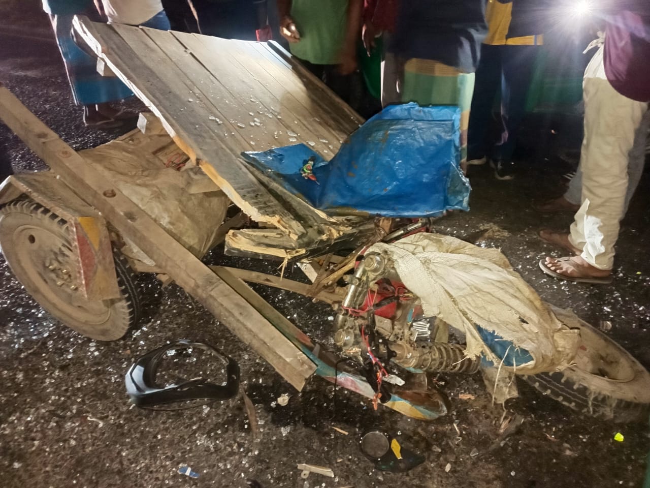 ঠাকুরগাঁওয়ে ভ্যান-সিএনজির সংঘর্ষের পর বাসচাপা, নিহত ১, আহত ১
