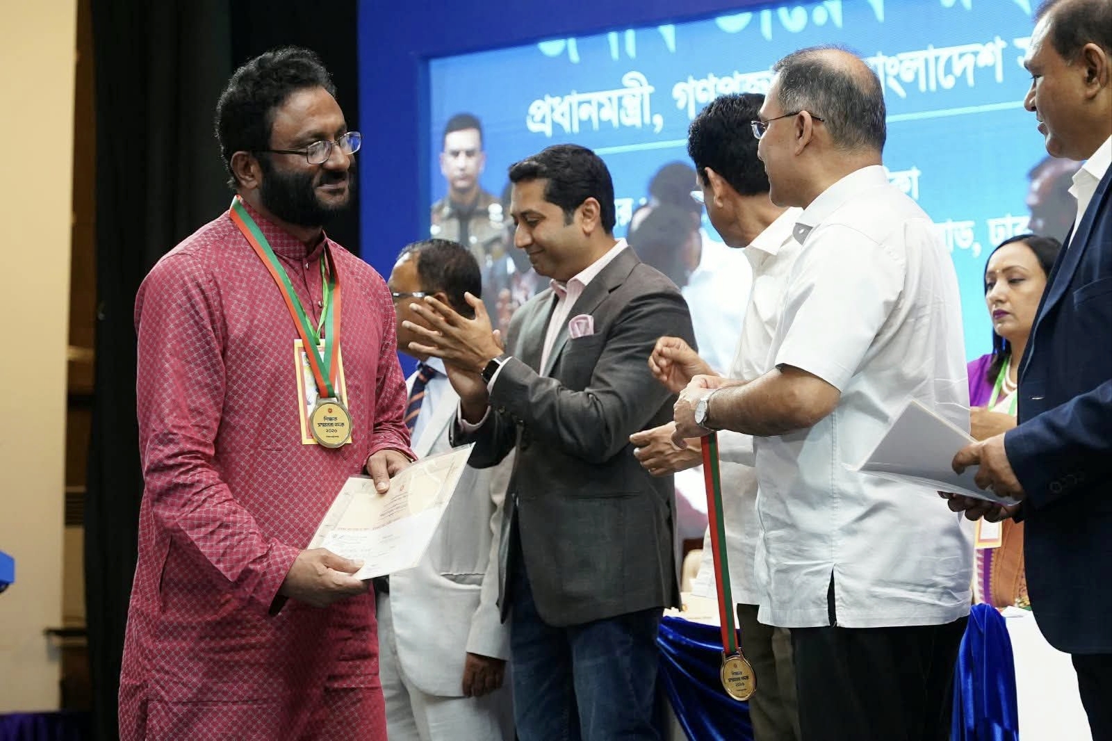 জাতীয়ভাবে গুণী শিক্ষক সম্মাননা পেলেন ঠাকুরগাঁওয়ের হাফেজ রশিদ আলম